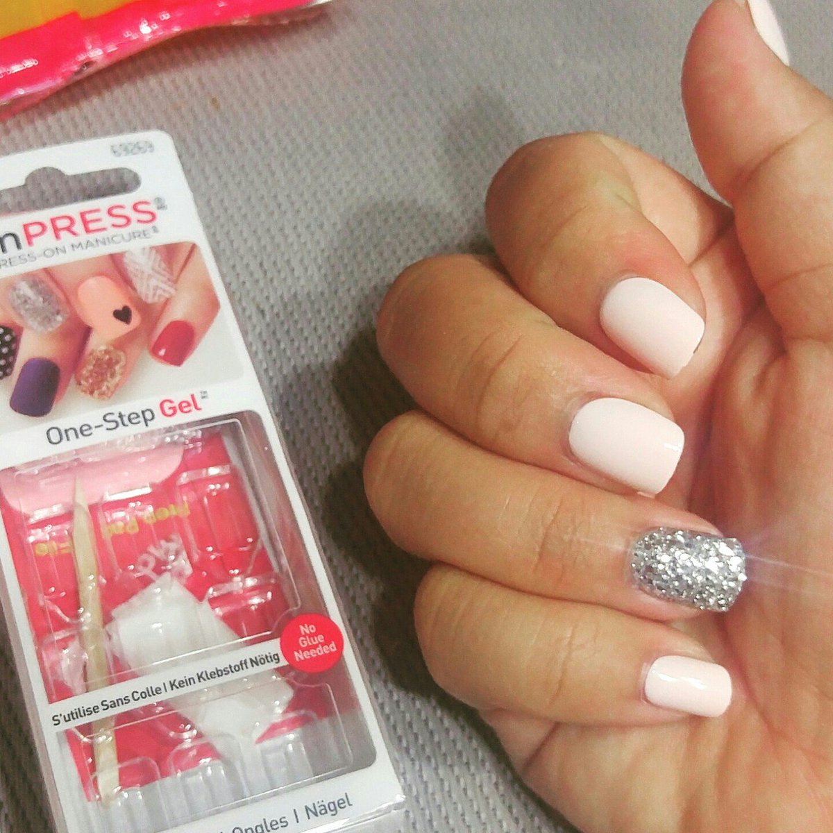 CFerro1990's tweet photo. i got these press on nails for free in my #springvoxbox! super easy to use and cute!
@ImPRESSmanicure #imPRESSmoments #contest https://t.co/5npI6ZrdMf