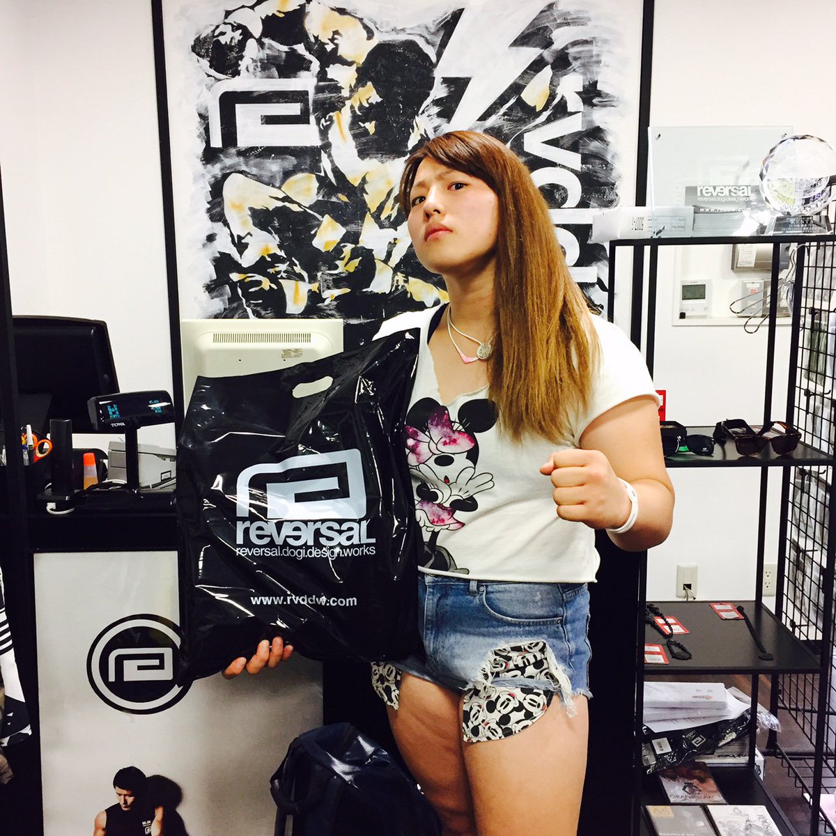 Reversal Harajuku V Tvittere リバーサル原宿にkingレイナ選手がご来店 いつもご愛用ありがとうございます Kingレイナ選手は7 30rizinさいたまスーパーアリーナ大会にてレイディー タパ選手との対戦が決定しております Rizinff Rvddw T Co Urnmvzfaik