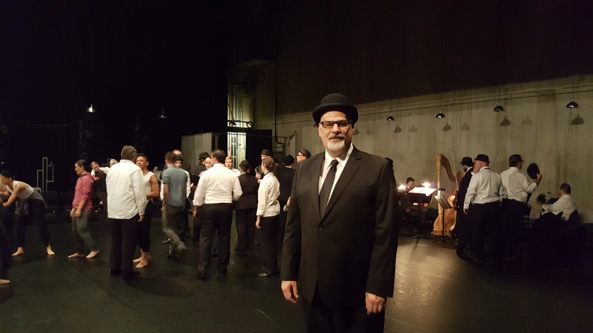 BruceWeber's tweet photo. @loladepompadour 5 mins b4 curtain. https://t.co/1elyBXv13l
