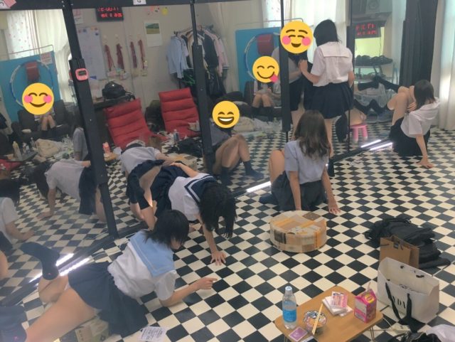 石井孝明 on Twitter "前川前事務次官擁護の人へ。下品な写真、失礼。これは出会い系バーの一例だそうです