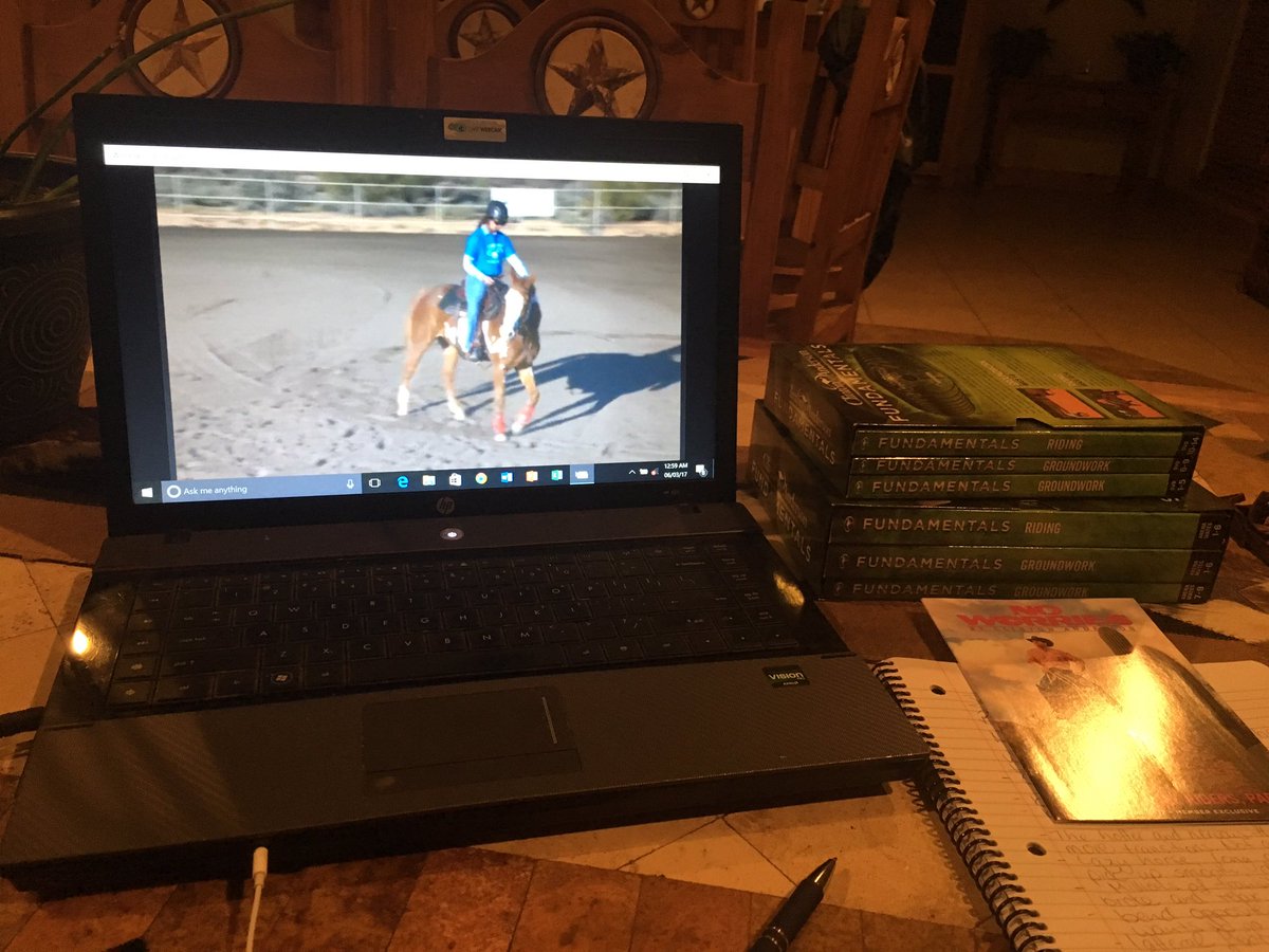 RoseRockHorse's tweet photo. When you can't stop thinking about it... learn as much as you can about it!!! @ 1am #ApplyTheMethod @DownunderHorse #DedicationHardWork ππ» https://t.co/W88ZRR54ue