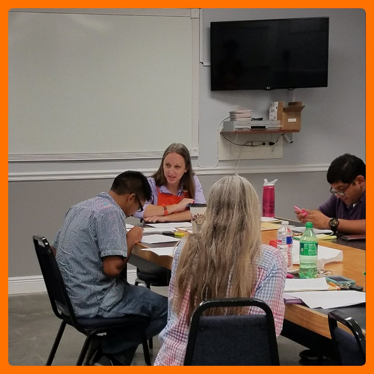 silverlakedepot's tweet image. Store Manager Jill teaches the Key Hourly Development Program course!
#associatedevelopment
#knowledge