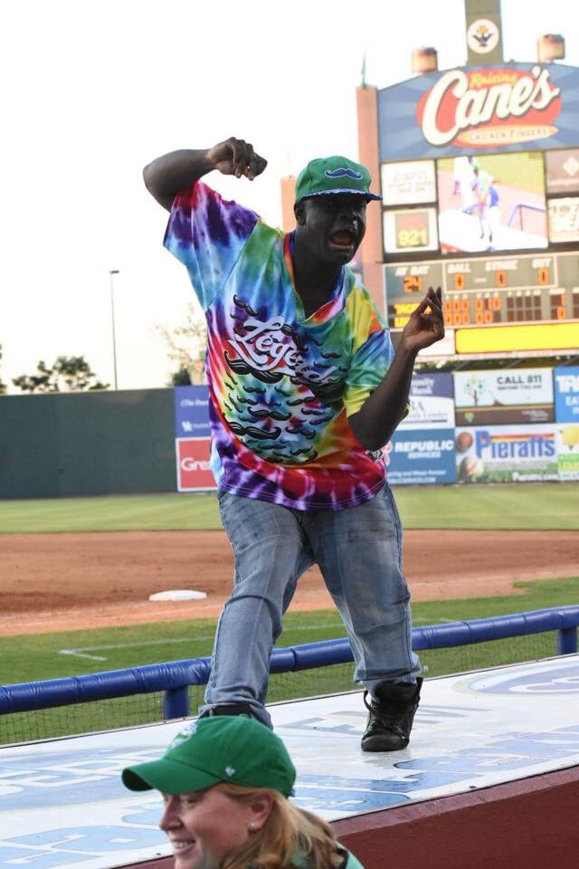 Mr_Intermission's tweet photo. Thank You @LexingtonLegend Fans! Be sure to post and tag your pics and vids #ShockAweRepeat ~ Mr. Intermission https://t.co/c3IkJan5MF