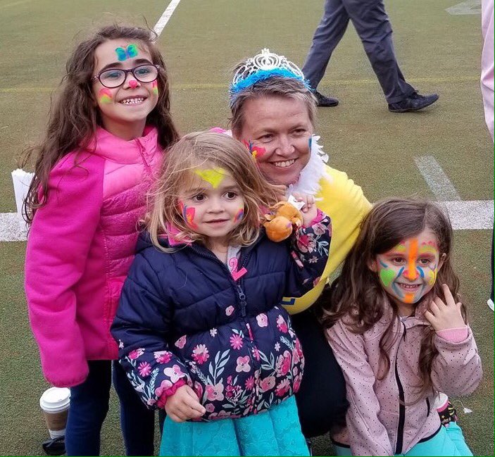 RFLTeamDiva's tweet photo. Surrounded by Diva (and adorable) love! https://t.co/IZd4S0eK7Q