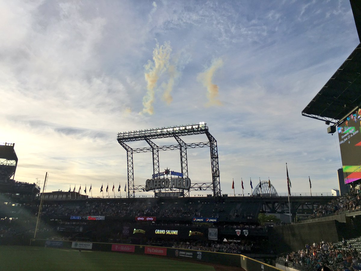 PugetStout's tweet photo. I thought the #MarinersFireworks were after the game! 💥 https://t.co/Wo1vGzqqV8