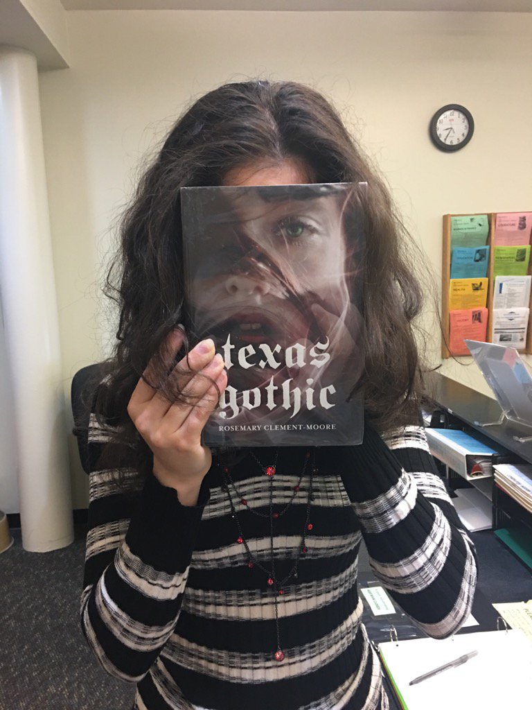 RoseannPodias's tweet photo. BOOK FACE FRIDAY. Texas Gothic by Rosemary Clement-Moore. https://t.co/kfimTB91cR
