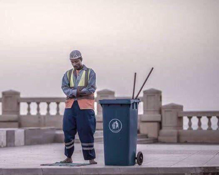 قال النبي ( ﷺ ) : 
"إن الله لا ينظر إلى صوركم و أموالكم و إنما ينظر إلى قلوبكم و أعمالكم "