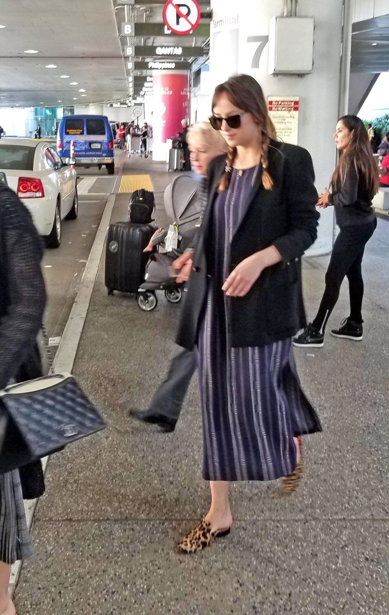 Dakota Johnson Fans Dakota Wearing Dorateymur Filiskiye Leopard Print Calf Hair Slippers At Lax Yesterday Dakotajohnson T Co Yz7ehgwflb Twitter