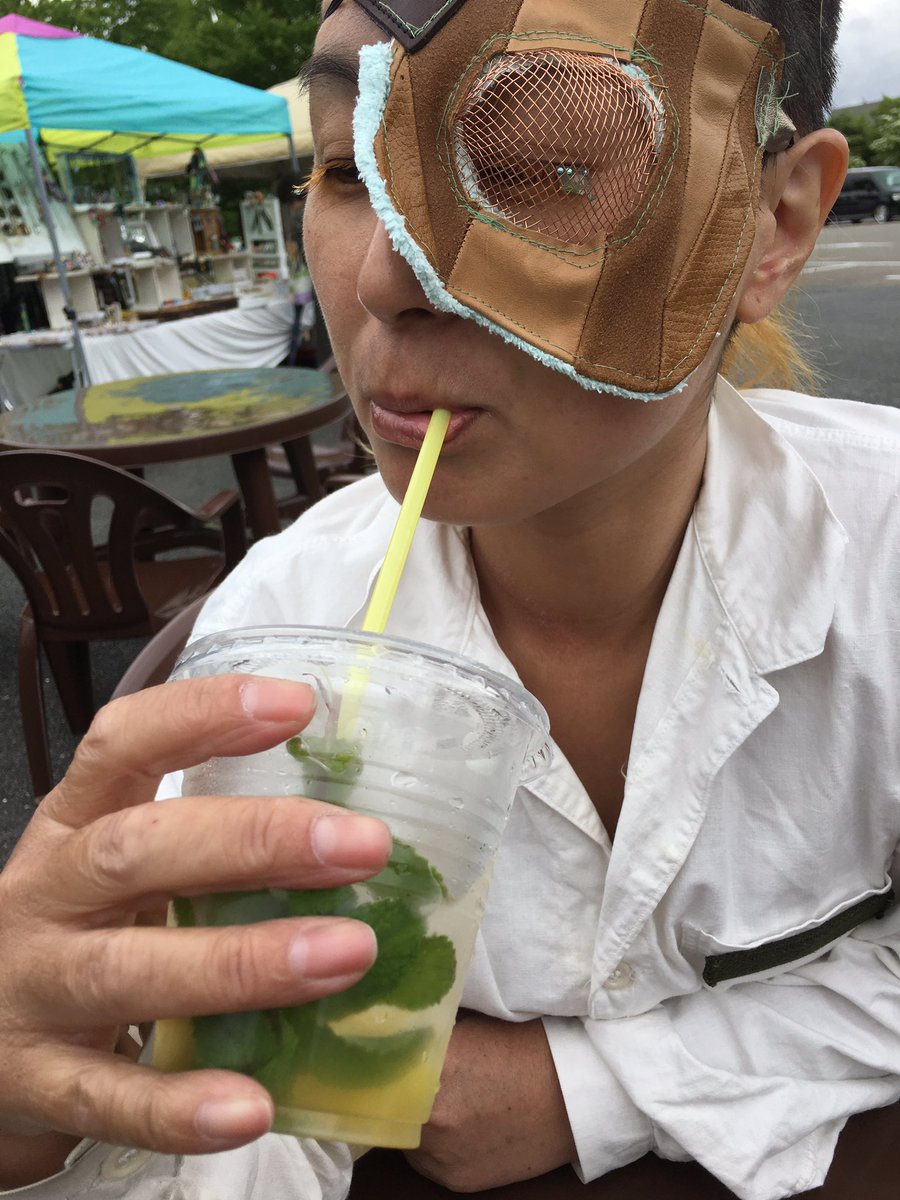 O Xrhsths みなふぉん Sto Twitter カフェる パイナップルジュースをのむ パイナップルみたいなヘアスタイルみなふぉん笑 眼帯は 裏にタオルをつけてあたりのやわらかさと 汗吸収を考えたのに 今日はさぶい 銅網を加工して目につける ちゃんと見えるしまっすぐある