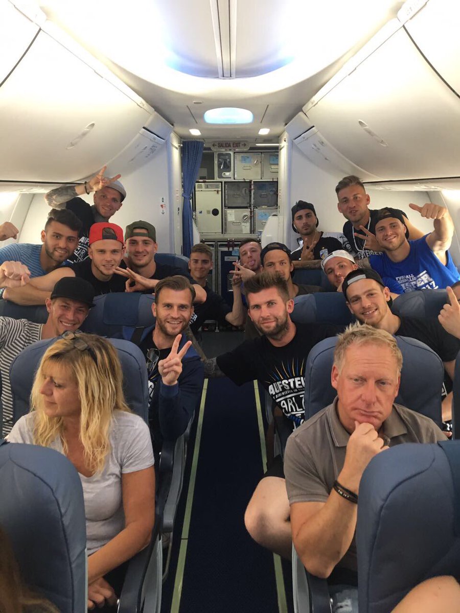 fccarlzeissjena's tweet photo. Viel Spaß beim Kulturausflug ins 17. Bundesland - habt Ihr Euch verdient. #supportyourlocalteam #Feierbiester https://t.co/2w5otxY5uE