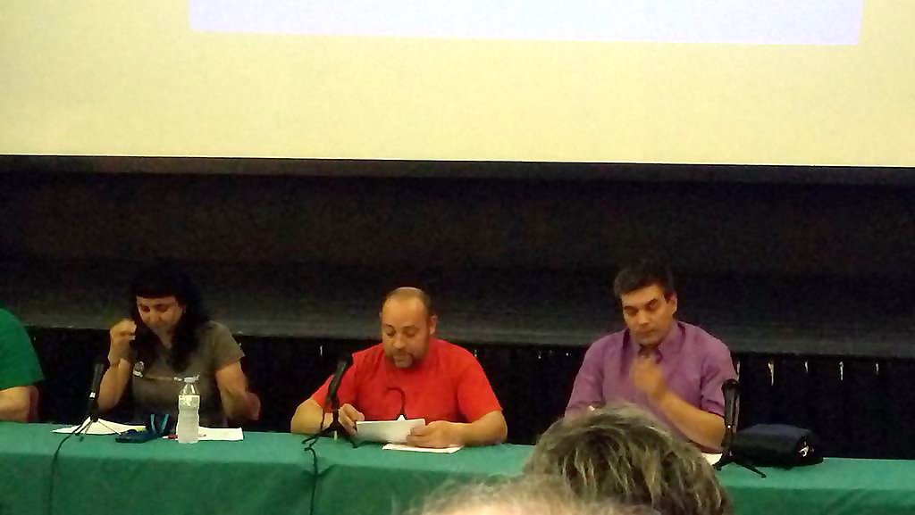 APE_Cat's tweet photo. Hem explicat que hem presentat al·legacions a la reforma del Bo Social del @PPopular i del @PSOE #PahsCat Som-hi! #DerechoALuz #PowerAPE https://t.co/LrorVbzbjO