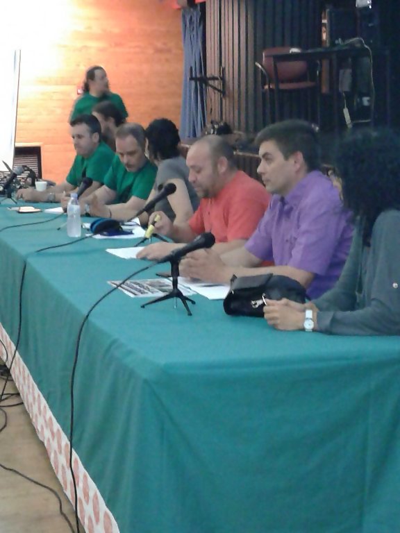 APE_Cat's tweet photo. Hem explicat que hem presentat al·legacions a la reforma del Bo Social del @PPopular i del @PSOE #PahsCat Som-hi! #DerechoALuz #PowerAPE https://t.co/LrorVbzbjO