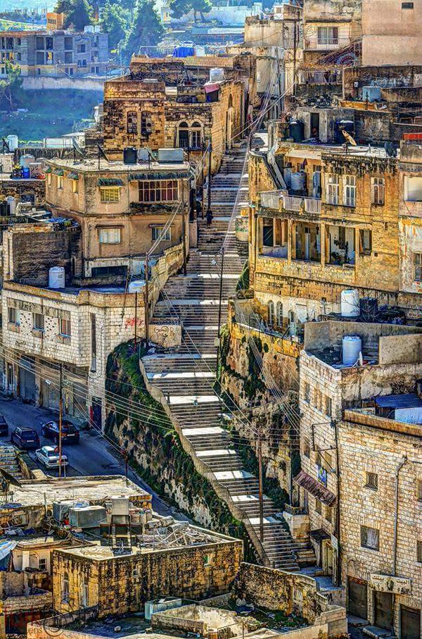 Grade_4A's tweet photo. تمتاز مدينة السلط بوجود العديد من المعالم التراثية والسياحية  مثل درج الجدعة ومتحف السلط التراثي وشارع الحمّام. @ASG_BSA @MOTA_Jordan https://t.co/X6ZiqQihCW