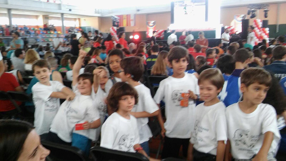 salesianosatoch's tweet photo. Nuestros Prebenjamines recogen hoy su trofeo. ¡Primeros en la liga de escuelas Católicas! https://t.co/5I3R22mVWP