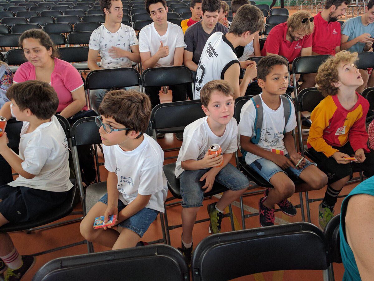 salesianosatoch's tweet photo. Nuestros Prebenjamines recogen hoy su trofeo. ¡Primeros en la liga de escuelas Católicas! https://t.co/5I3R22mVWP