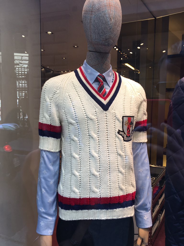 CaseyNDeak's tweet photo. @SethMacFarlane Gucci listened! RT@deaktator "Short sleeve shirts over long sleeve shirts over short sleeve shirts!" https://t.co/BO2i6beuJN
