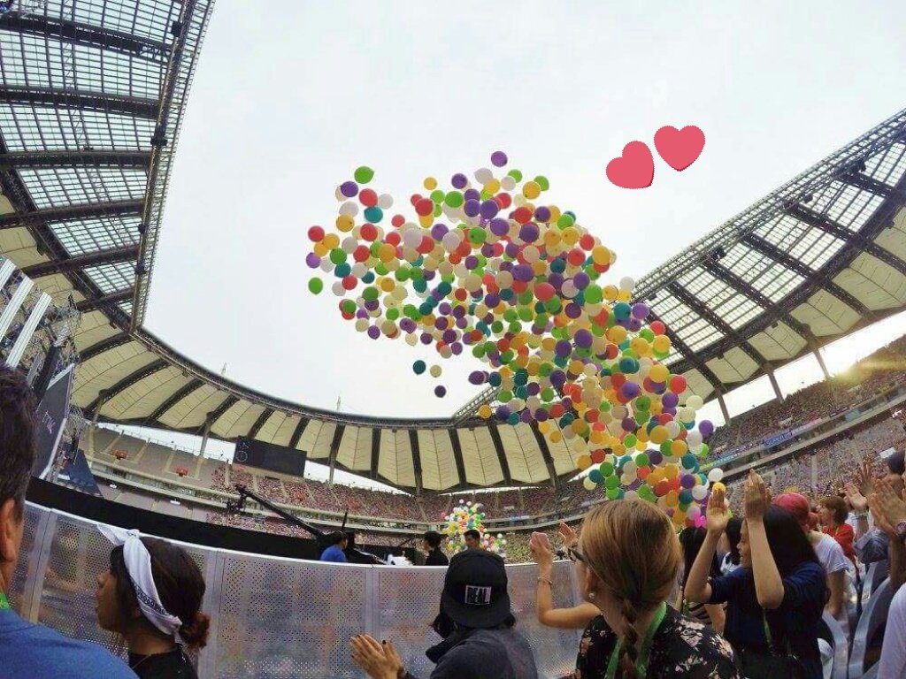 orangedreamsss's tweet photo. so it's already #DreamConcert2017 ! throwback to my first ever concert which i attended alone, the #DreamConcert2016.such a memorable one! ❤ https://t.co/1lj8IoPzur
