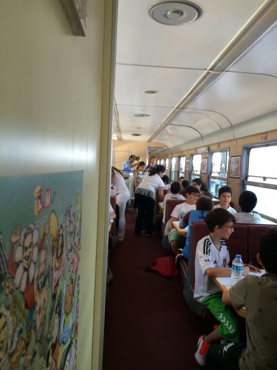 bayanyani's tweet photo. Kadıköy Kitap Günleri tarihi Haydarpaşa Garı'nda çizgi atölyemiz LeMan vagonunda... https://t.co/dkxK8GmSGB
