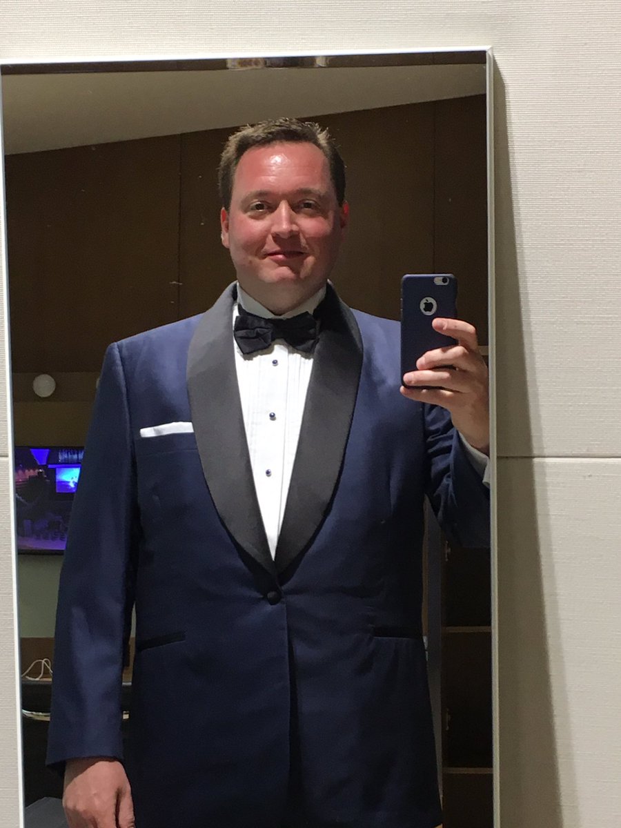 SONOSChambOrch's tweet photo. Erik Ochsner is Principal touring conductor for La La Land and just conducted his first of 5 shows in Korea! New Tux https://t.co/492i3XZY6A