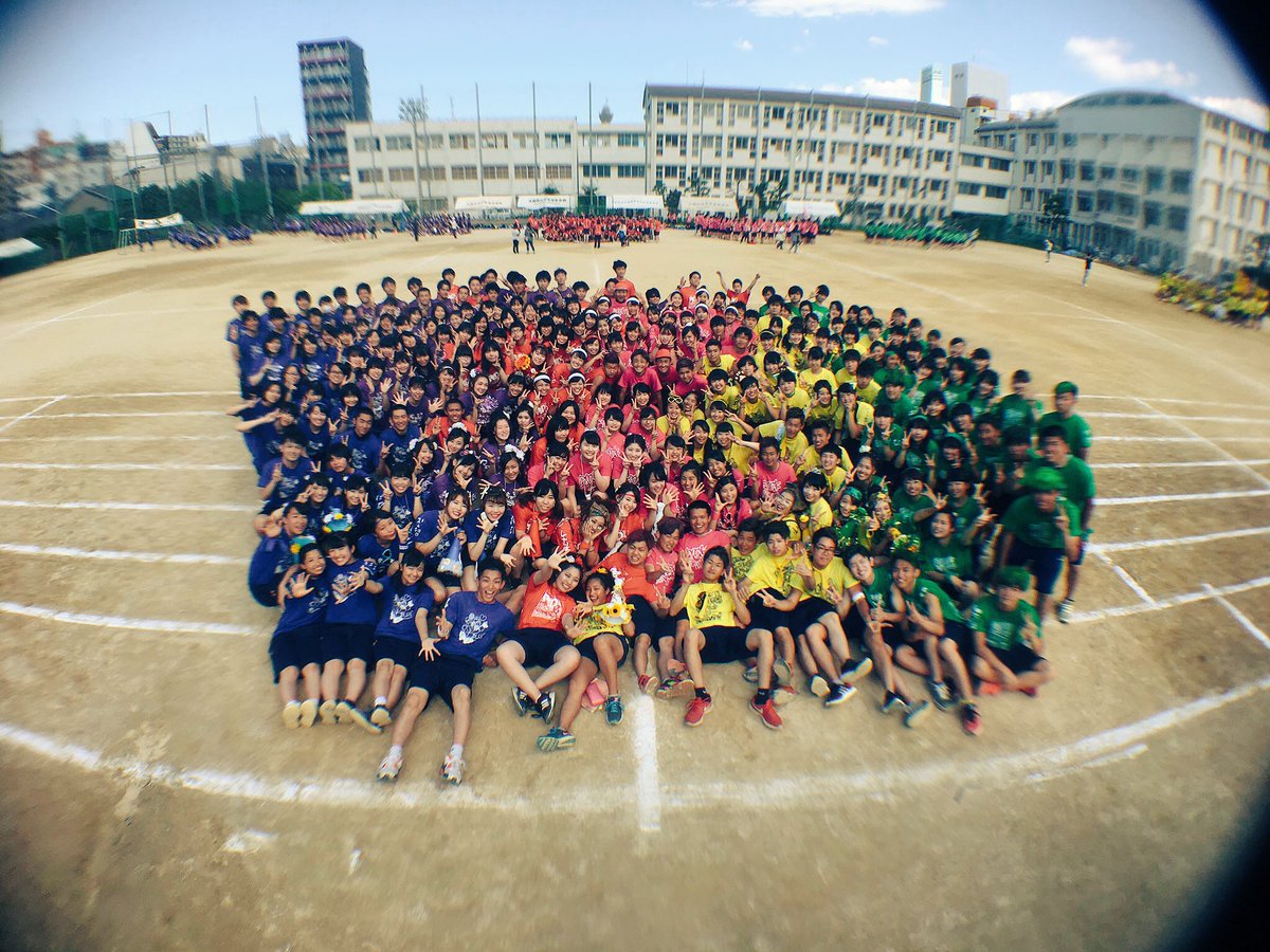 AbsurdMylife's tweet photo. 昨日は最後の体育祭でした。
とても楽しかったです。
ジュース美味しかったです。
リレーは疲れました。
楽しすぎて余韻がすごいです。
今宮の個性強すぎて楽しいです。
謎なポーズ多めでした。
みなさん、写真送ってください。
本当にお願いです、写真をください。 https://t.co/nRBSx2aDvH