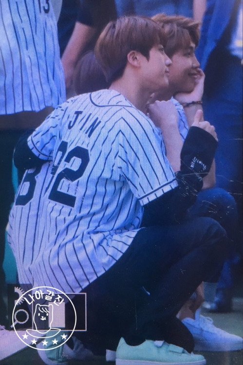 namjinpics's tweet photo. b a c k https://t.co/0aLmnbGzXt