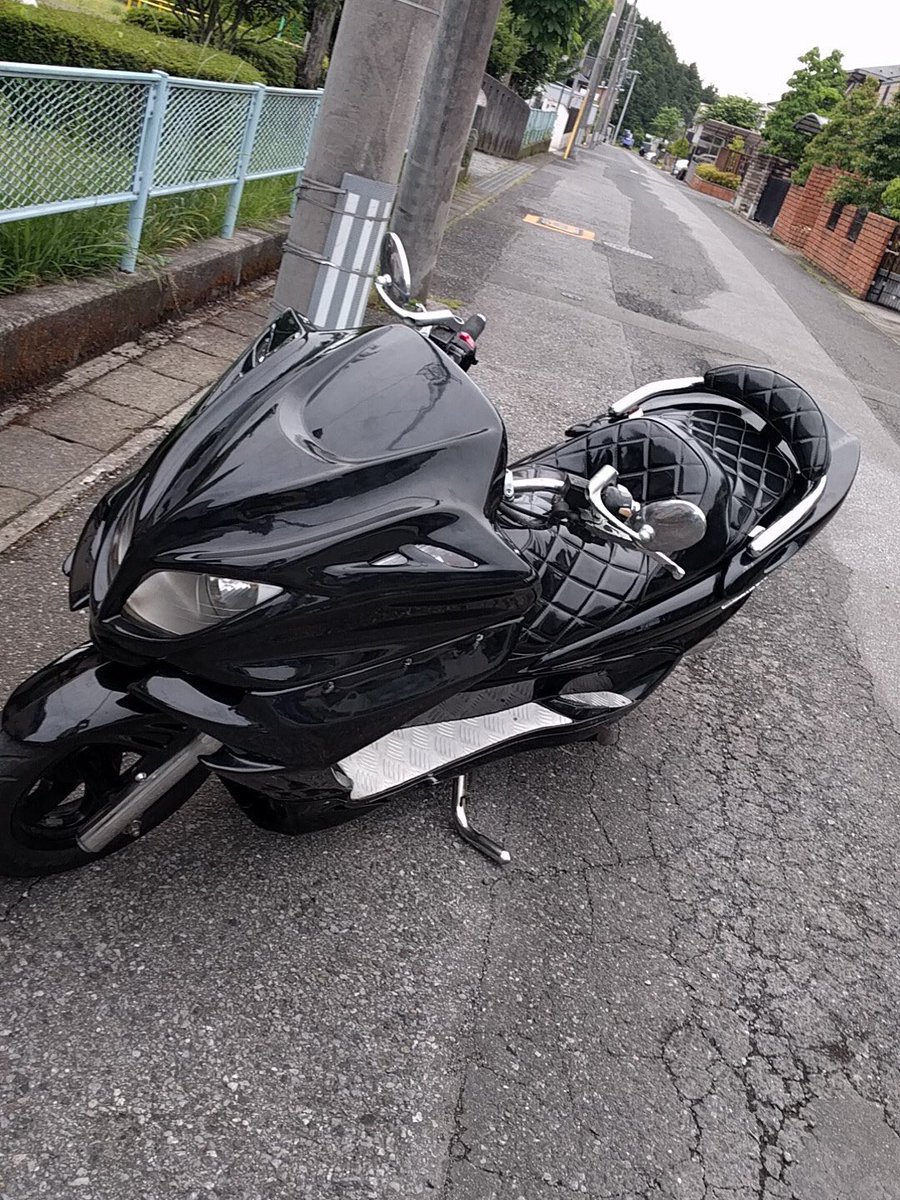 bkbM250's tweet photo. 黒マジェ250売ります
LED多数、スピーカー2発付いてます
不具合等はDMでお願いします

#マジェスティ売ります https://t.co/Rbwp5eOL7j