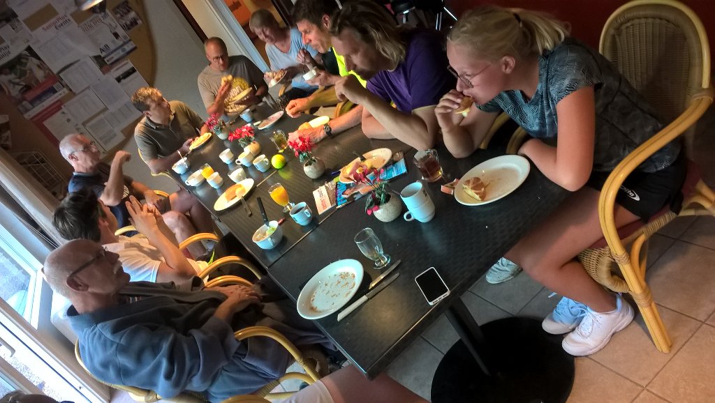 walcherentc's tweet photo. Luilak traditie ontbijt goed bezocht https://t.co/oZGFO37xqh
