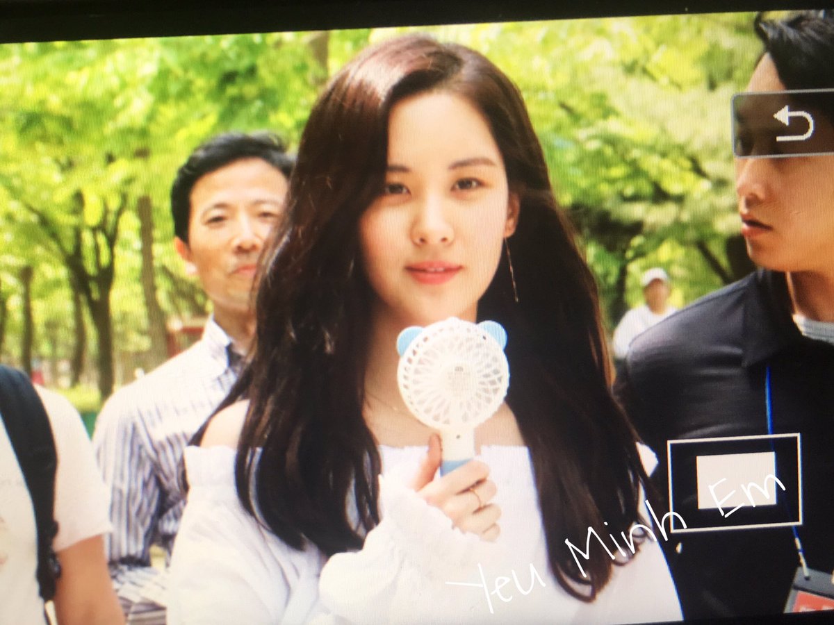  [PIC][03-06-2017]SeoHyun tham dự sự kiện “City Forestival - Maeil Duyou 'Confidence Diary'” vào chiều nay DBYGmfiUwAAX_fN