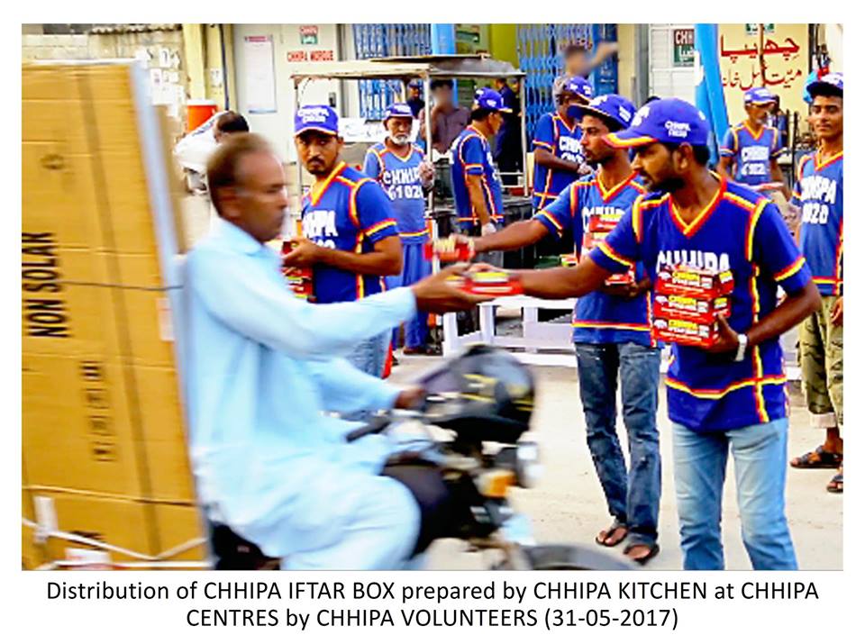 RamzanChhipa's tweet image. Distribution of #CHHIPA #IFTARBOX prepared by #CHHIPAKITCHEN at #CHHIPACENTRES by #CHHIPA #VOLUNTEERS (31-05-2017)