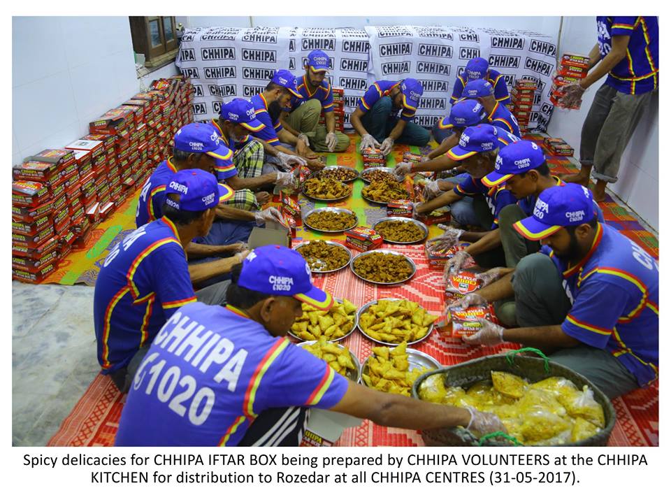 RamzanChhipa's tweet image. Spicy delicacies for #CHHIPA #IFTARBOX being prepared by #CHHIPA #VOLUNTEERS at the #CHHIPAKITCHEN for distribution to #Rozedar