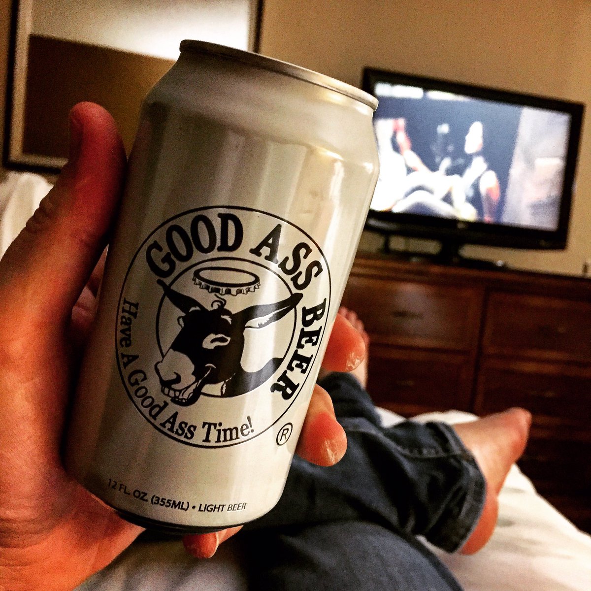 rickmonroe's tweet photo. And good night! #roadlife @GoodAssBeer #gypsysoul #thissideofyou https://t.co/u2osc1e9Ha