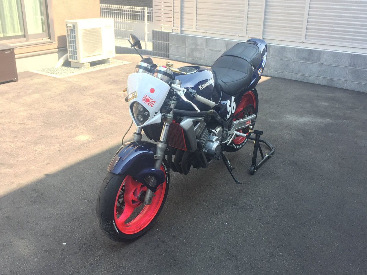 kisetu225's tweet photo. 愛車のバリオスです♫
[改造点]
WR'Sフルエキ
WR'Sバックステップ
サンセイセパハン
丸目2灯テールランプ
オーリンズステダン
アチェルビス風カウル
エアロシャーク風フェンダー
ブレンボフロントキャリパー
セミラジアルポンプ
全塗装
その他 https://t.co/CiuceFSNT2