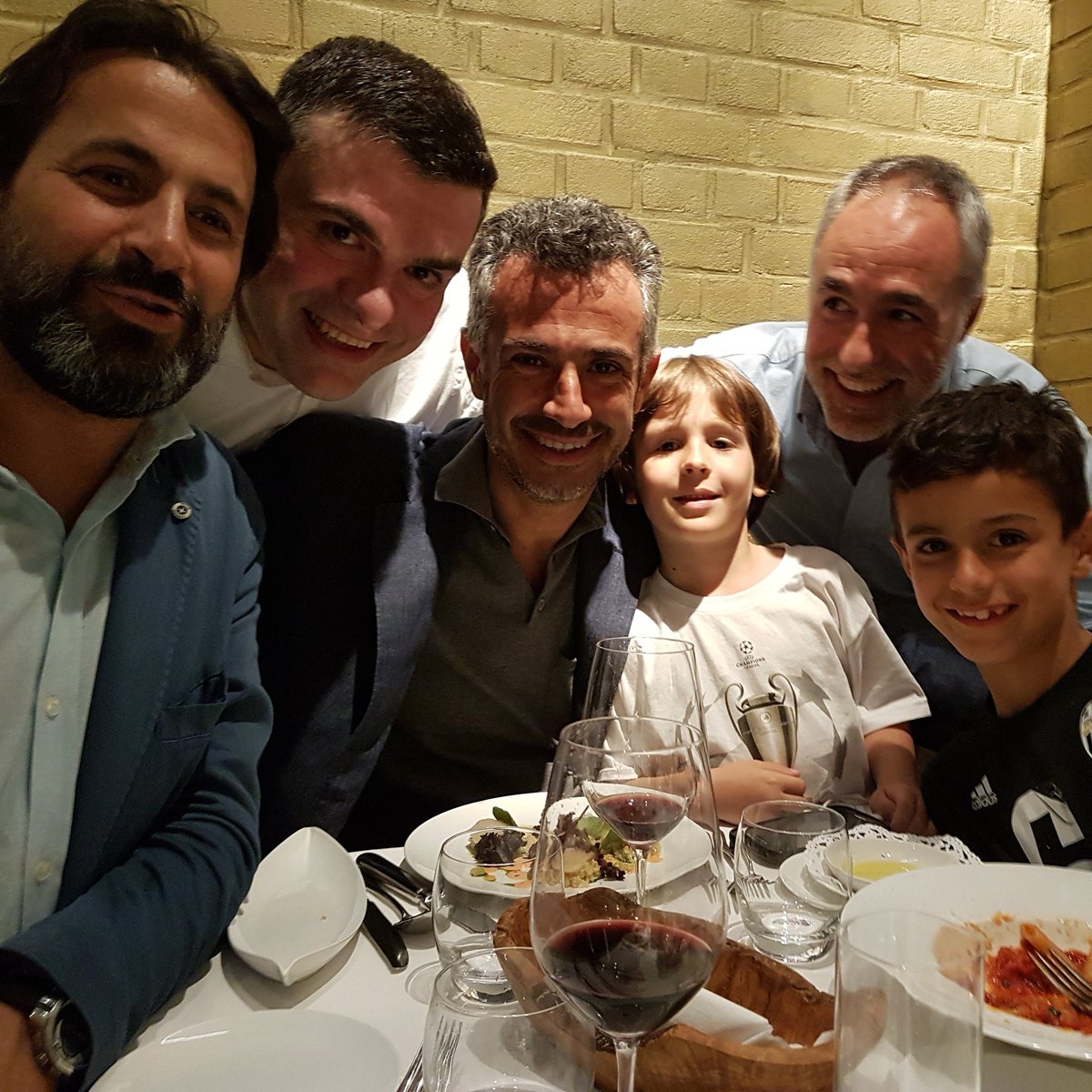 Gneccorocca's tweet photo. #RoadToCardiff #HereWeGo #UCLfinal #fridaynight #London #Leg6nd #IoCiCredo #SventolinoConMe https://t.co/D0quLuWvG0