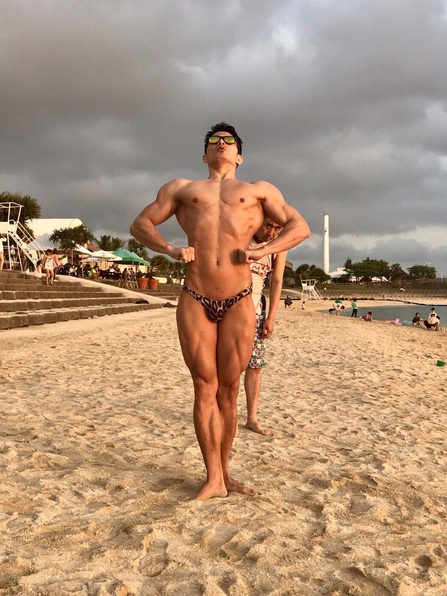 koooarashi's tweet photo. 彼氏がラットスプレッドの隙間からこっち見てるなう。

に使っていいよ。 https://t.co/3GtAfifaZZ