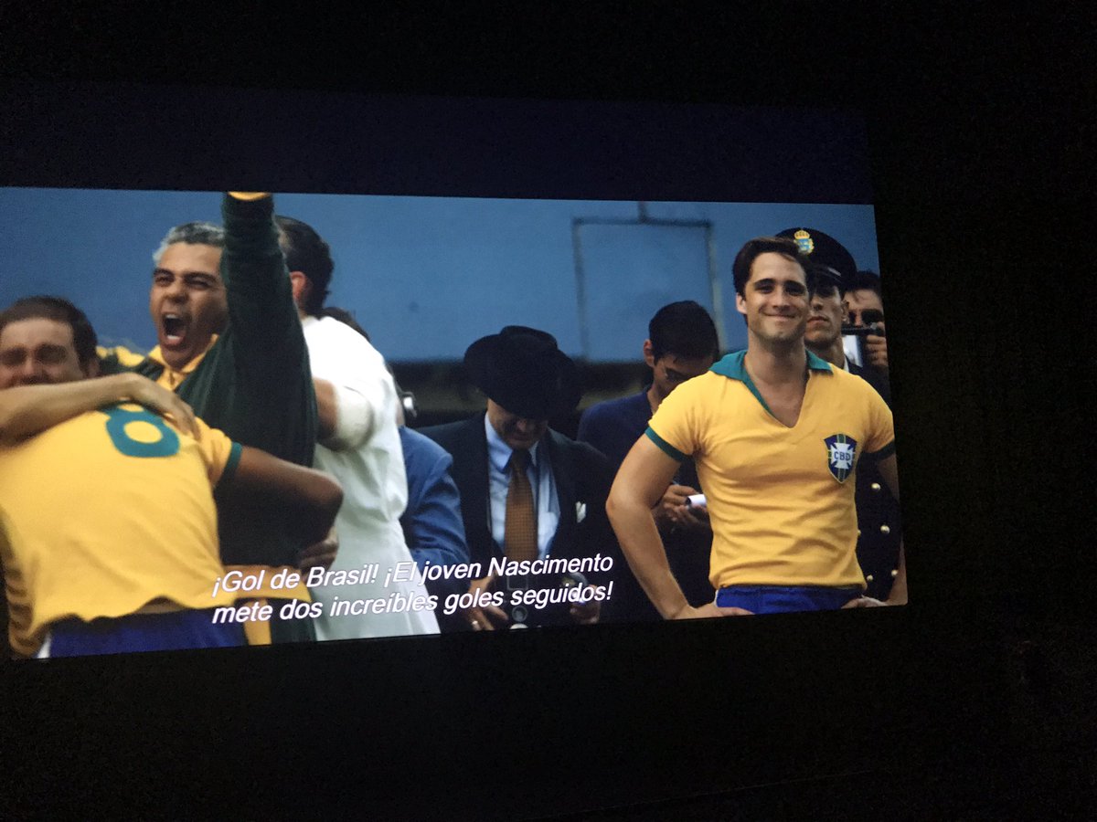 danielauriegas9's tweet photo. Viendo la nueva peli de mi bb @DiegoBoneta 😍💕 #PeleLaPelicula https://t.co/3oIeSt1SaP