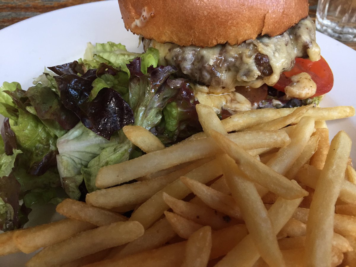 BoysEatScotland's tweet photo. Back at @OB_Edinburgh last night! Absolutely love it there - no hassles, great service, a fantastic burger (one of the best!) #edinburgh https://t.co/GJftHYZP7A