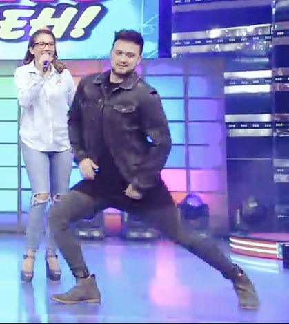 RylleBilly's tweet image. Pero teka muna kinilig talaga si Momskie eh 😂 Hot kasi ni Popskie, bukod tangi sya yung kinilig #Billyrylle #feelkolang 😕😂😂