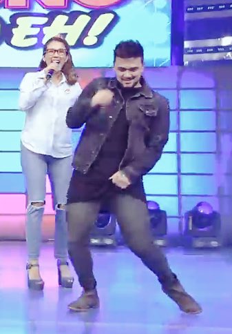 RylleBilly's tweet image. Pero teka muna kinilig talaga si Momskie eh 😂 Hot kasi ni Popskie, bukod tangi sya yung kinilig #Billyrylle #feelkolang 😕😂😂