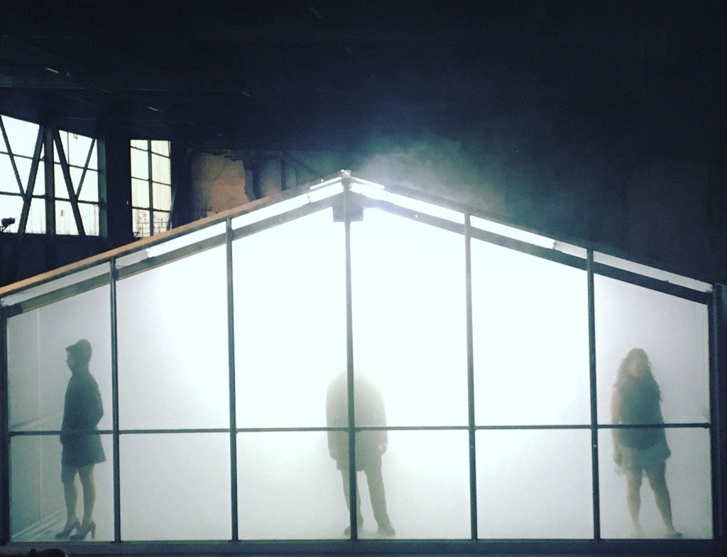 nicRother's tweet photo. #glasshouse #performance #chunkymoves https://t.co/aVr949FrO7