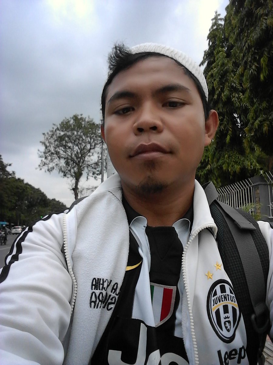 faisaltompo's tweet photo. Cuma selfie ajha sambil tunggu Buka puasa https://t.co/WCkpmopRlZ