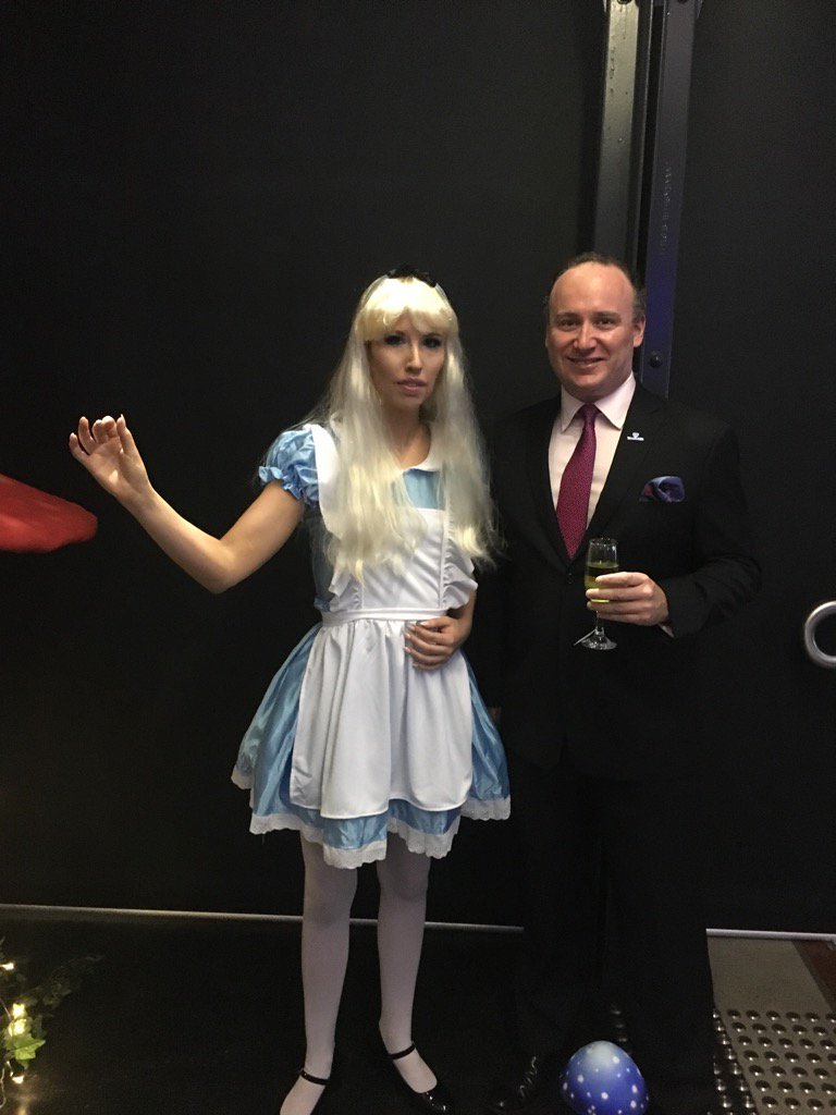 andrewsmcneil's tweet photo. Hanging out with Alice in Wonderland @Rivers_Gift charity ball #stampoutSIDS https://t.co/fC8zqdjNqu
