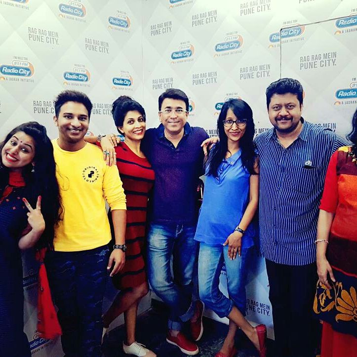MadhaviActress's tweet photo. 91.1 FM, RADIO CITY.with SHONALI
#Pramotion #sat #pune
Next on 10th june, #25thshow Yashwantrao natyagruha, matunga.Do come @PushkarShrotri https://t.co/sTXyc9X69E