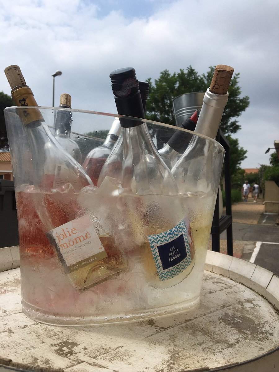 Nous sommes ready pour ce week-end dans notre jolie boutique à Saint Pierre ! Venez faire un tour 🍷 #sarratdegoundy #winetasting #summer