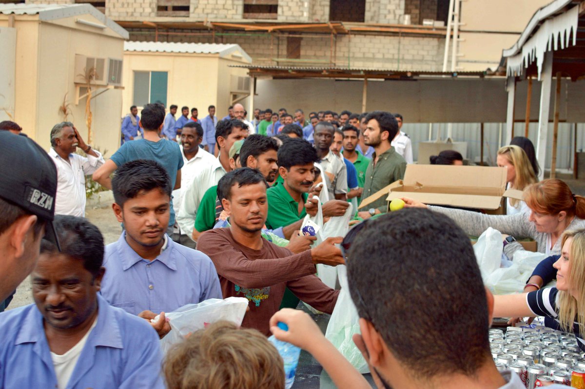wkndmag's tweet photo. Meet the #Ramadan do-gooders: https://t.co/2eK3Ilz6M0 #mydubai #sharingfridges #fillingtheblues @MotiRotiMe #goodSamaritan #charity https://t.co/24ChXdW1Nt