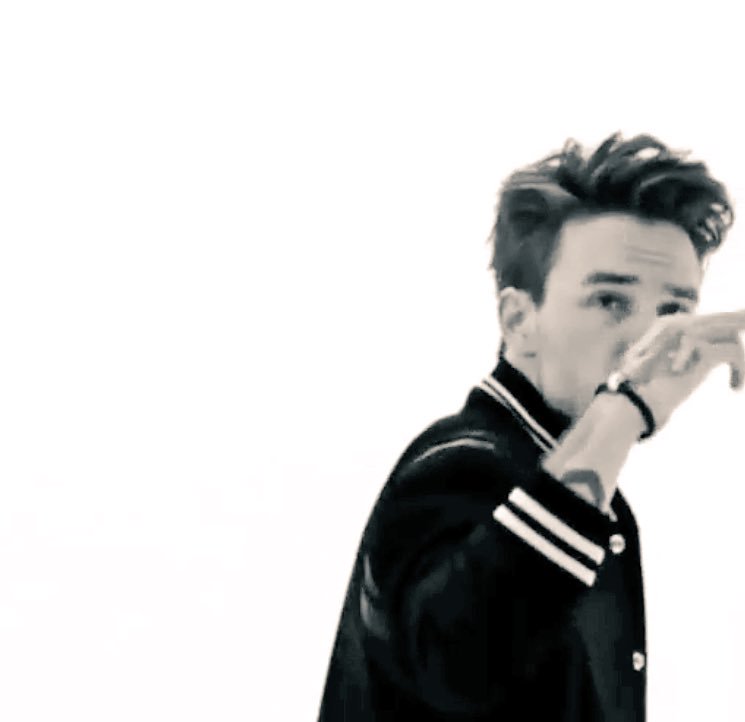 Liam_Slayz's tweet photo. Is that Skull bracelet?? π https://t.co/pq61gcQgmY