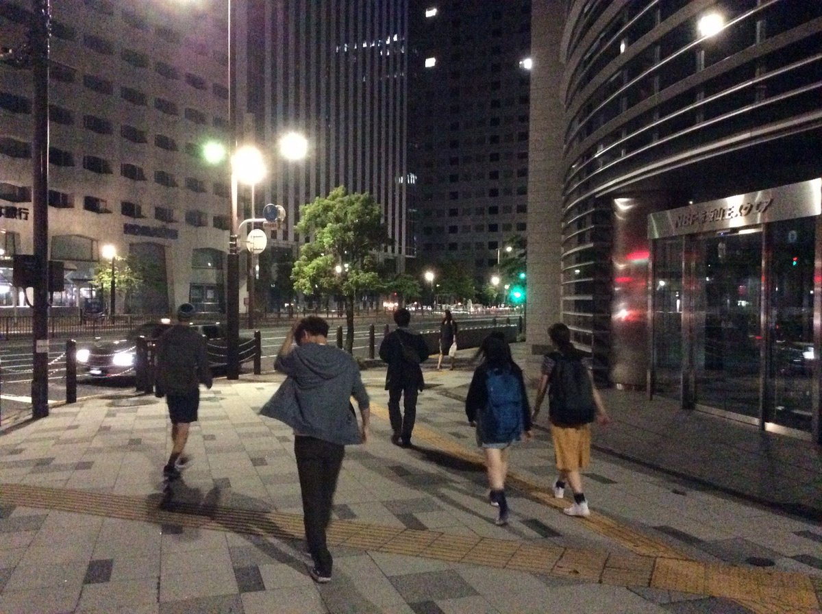 Twitter এ 立教大学探検部 深夜散歩をしました 19時に池袋を出発 仲間を増やしながら歩き 銀座のマックに4年生を放置して翌8時解散 T Co Zep7xxoh ট ইট র
