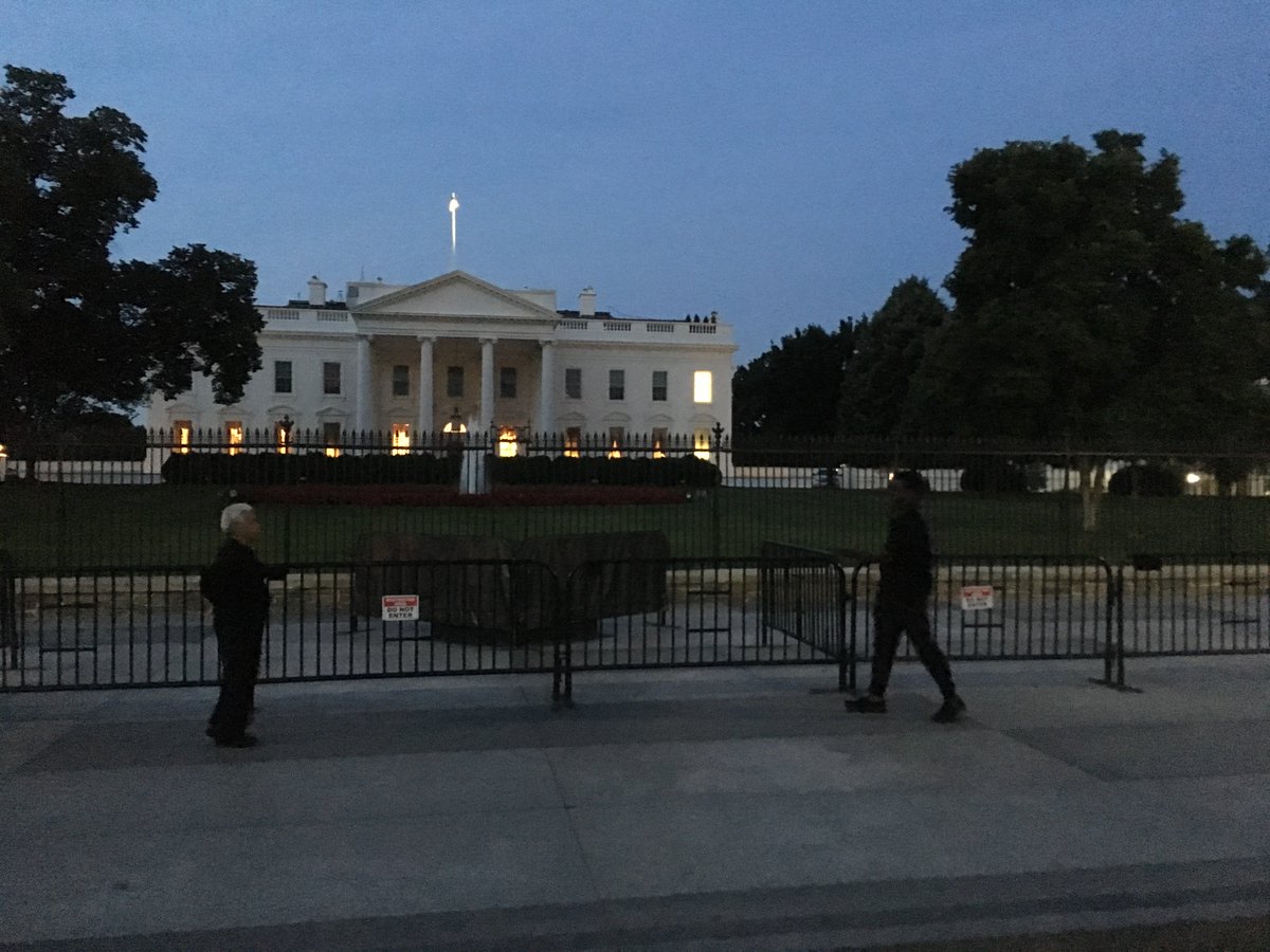 loportoj89's tweet photo. @realDonaldTrump come join our performance art, I see you're awake! https://t.co/S2GxBeT50h