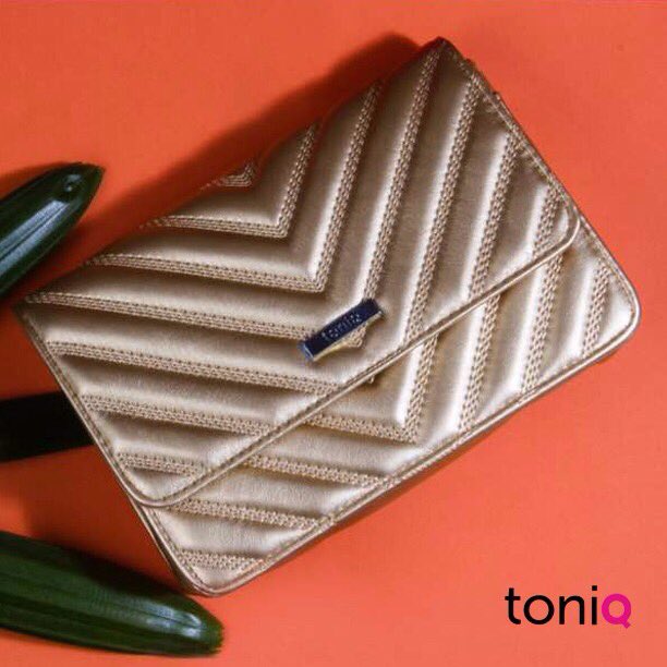 toniQtalk's tweet photo. Time to heat🔥things up this weekend with our gold quilted sling. Now available at https://t.co/V8gKFwvAui #party https://t.co/HXN29W7Rhu