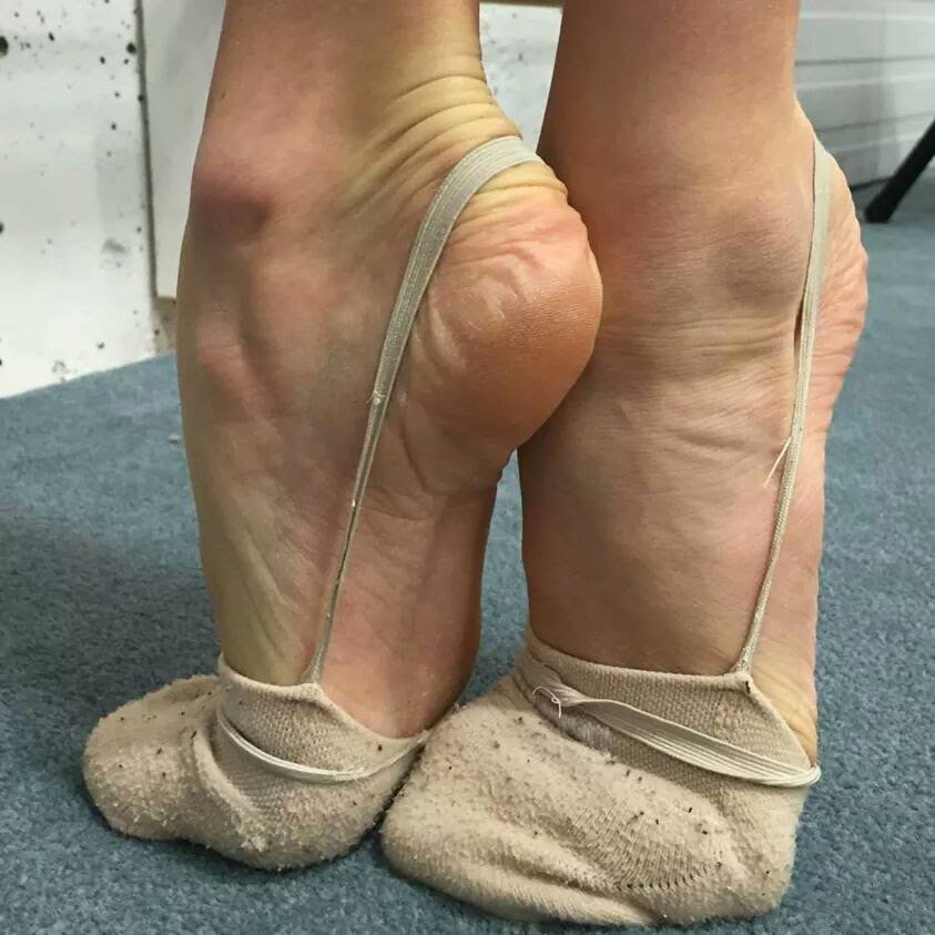 FeetGymnastics's tweet photo. #feet #flexible #flexibilitytraining #flexiblepost #flexiblefeet #gymnastics #gymnasticsfeet #pointedfeet #pointedtoes #rhythmicgymnastics https://t.co/eC0i6PHBIh