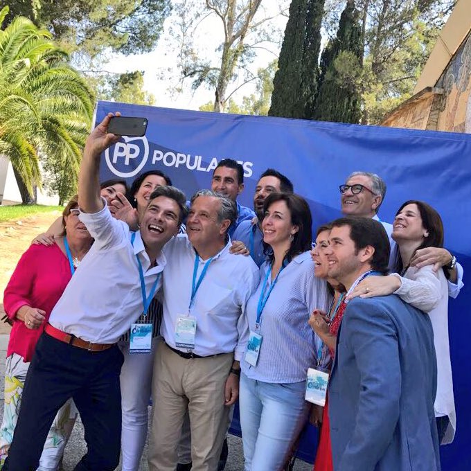 elagupc's tweet photo. Foto para el recuerdo de los que fuimos Diputados Provinciales en la legislatura anterior. Muchos recuerdos y más cariño @PPdipucordoba https://t.co/X8nZXkIlq0